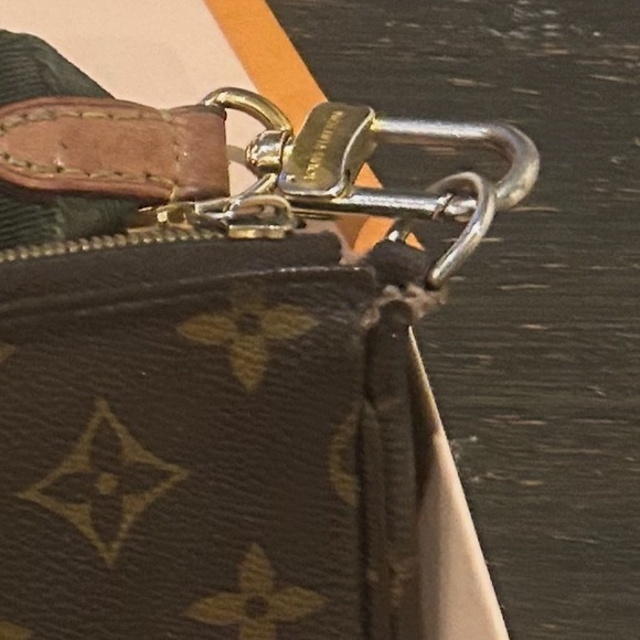 CROSSBODY POUCH WITH COIN PURSE- LOUIS VUITTON - Hunter green strap - Picture 10 of 10